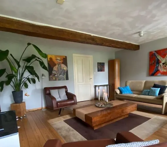 Nyaraló Boerderij, Voorhuis *