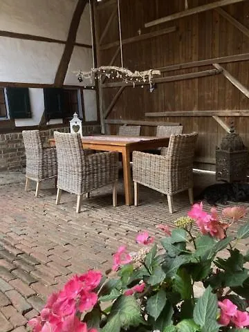 Nyaraló Boerderij, Voorhuis